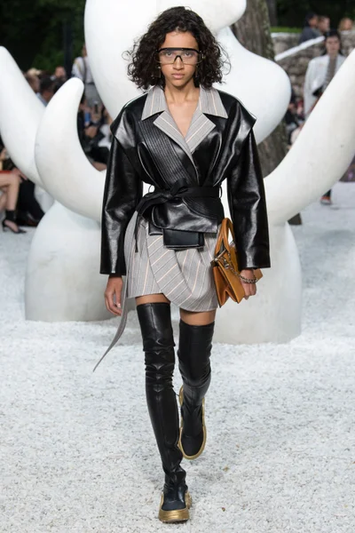 Look 15
